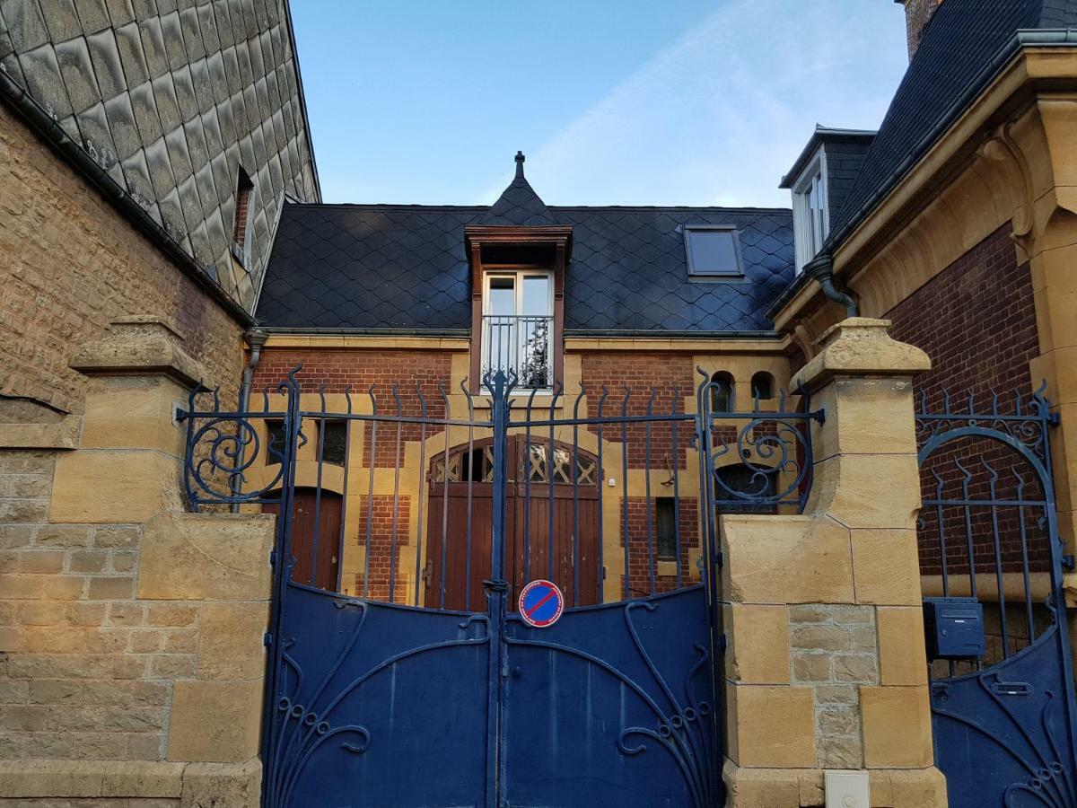 Appartement Atypique - 2 Chambres - Rue Calme Dans Centre Ville Sedán Exterior foto